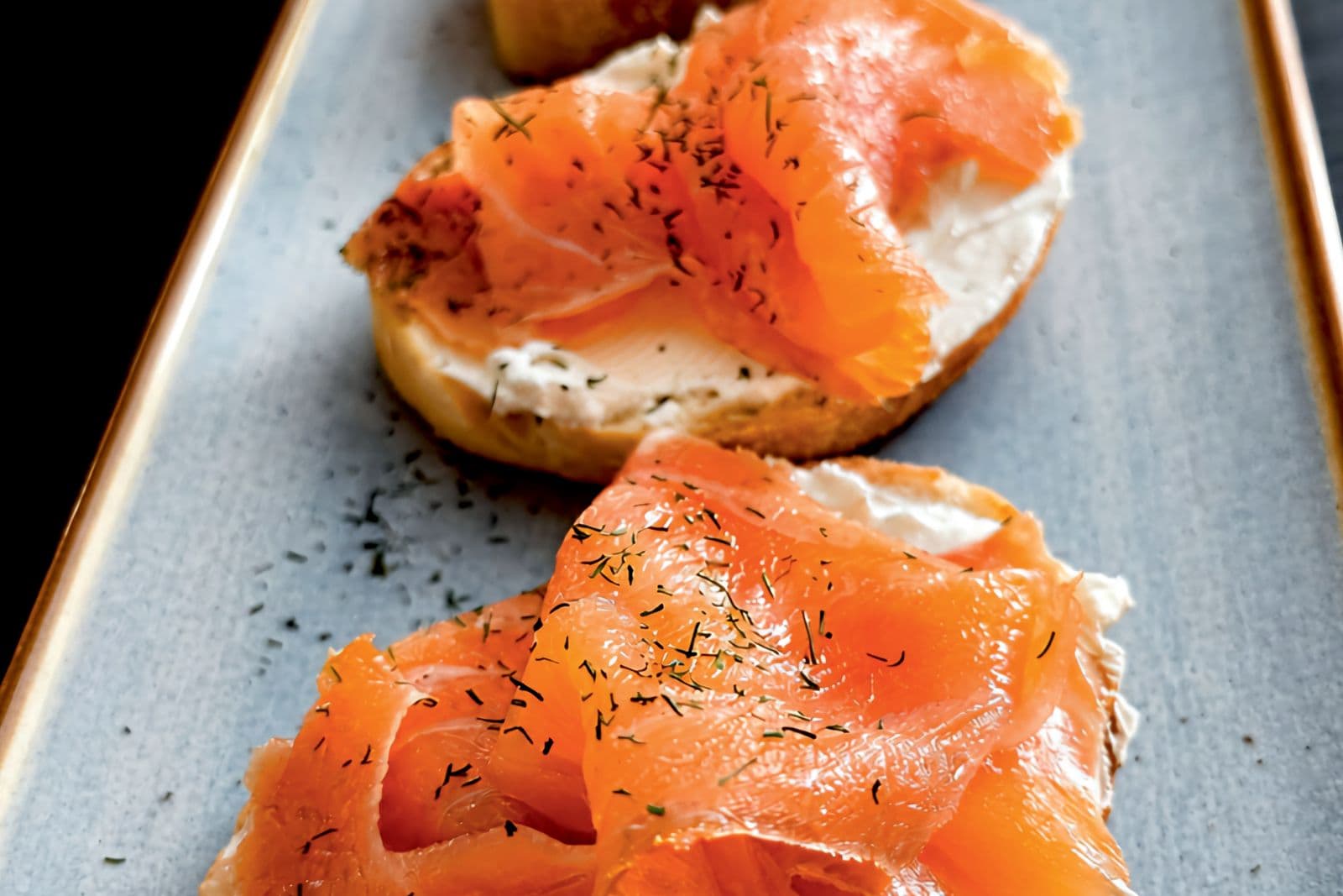 Salmone affumicato su pane tostato