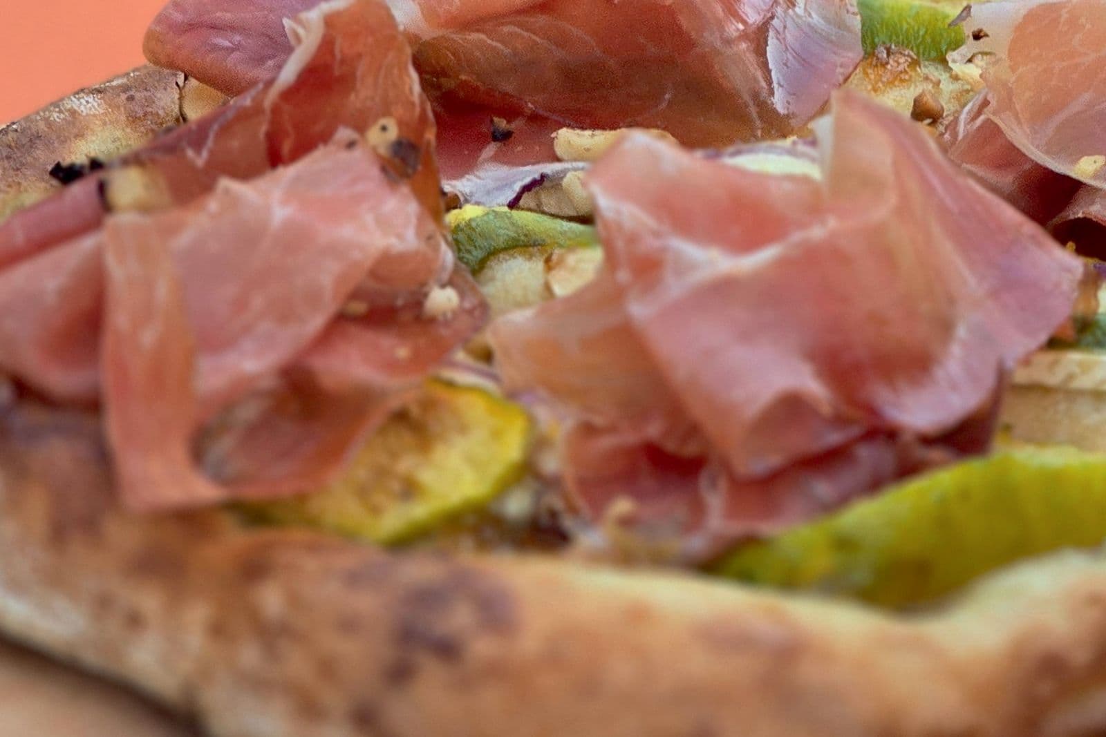 Pinsa con prosciutto crudo e fichi